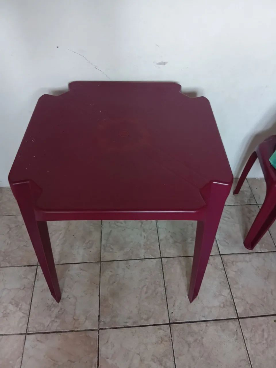 Mesa de plástico cor de vinho - Foto 3
