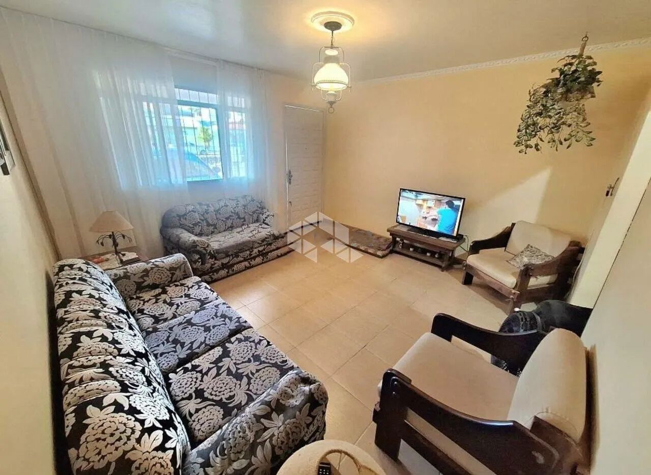 CASA COM 4 QUARTOS SENDO SUÍTE E 3 VAGAS DE GARAGEM À VENDA NO ITACORUBI FLORIANÓPOLIS