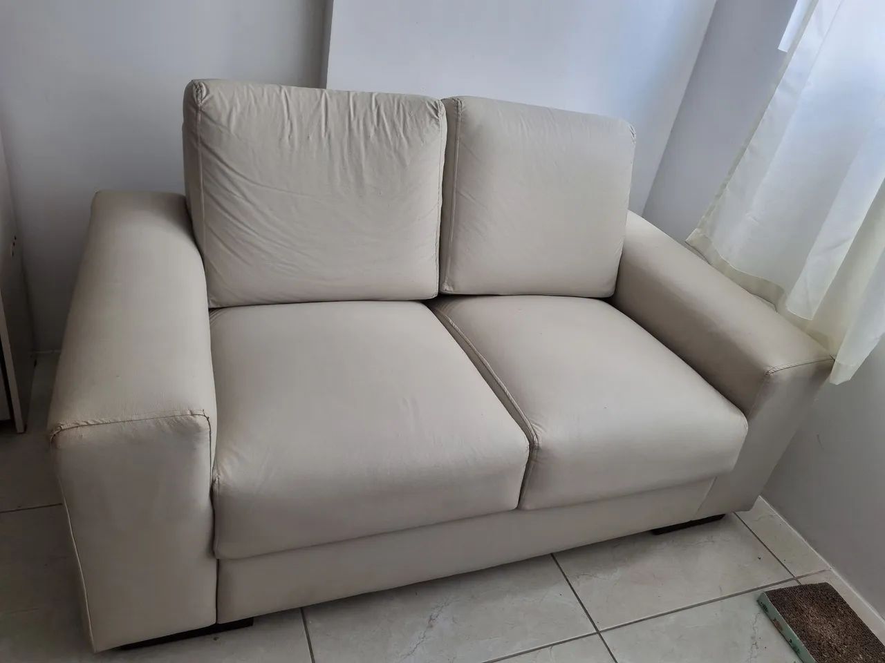 Sofá de 2 lugares 