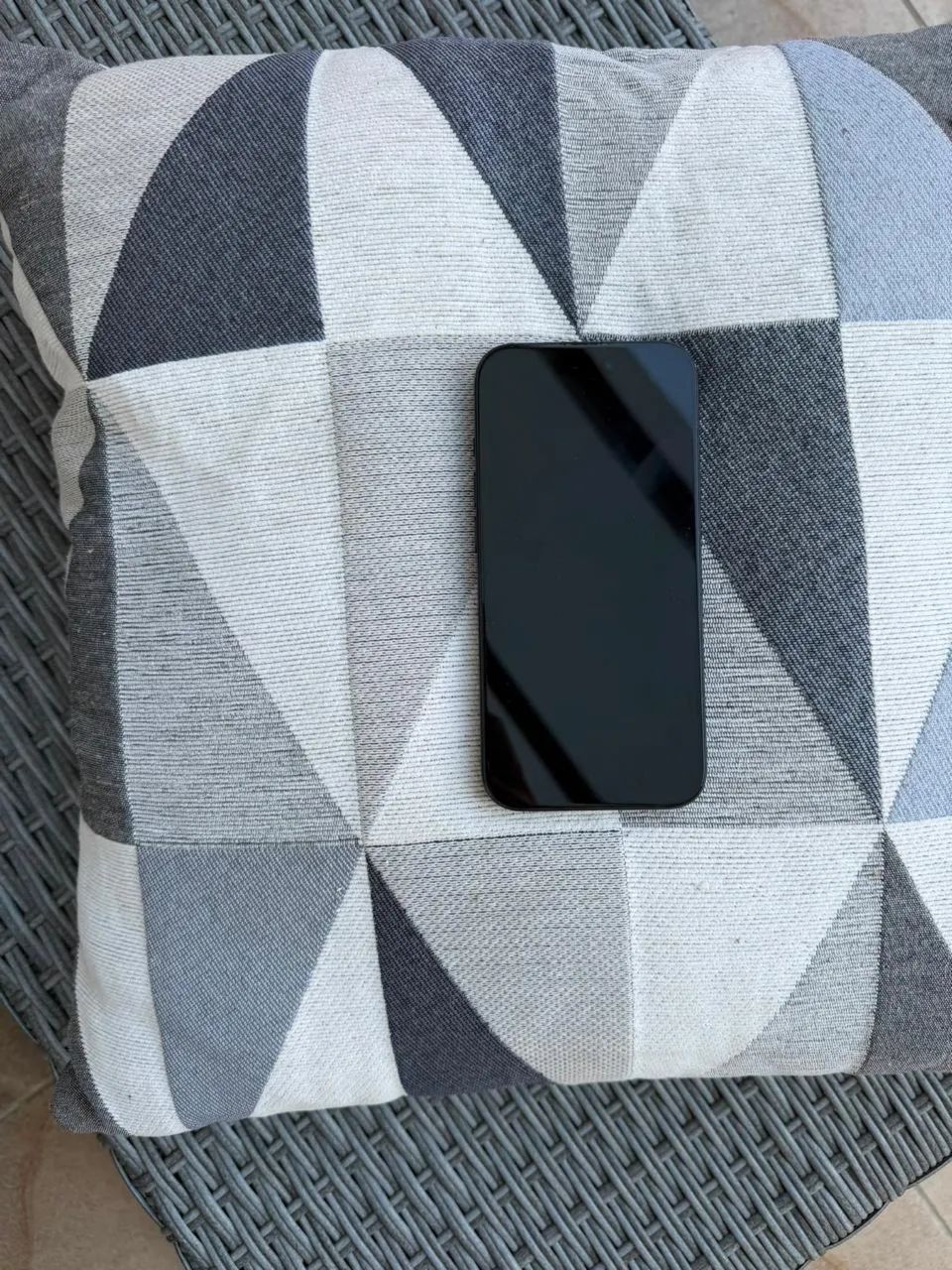 iPhone 15 Pro - Excelente estado - Foto 2