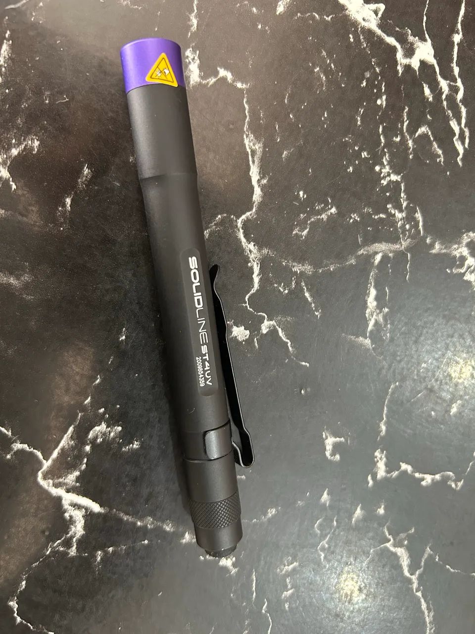 Lanterna Led Lenser com luz branca e uv