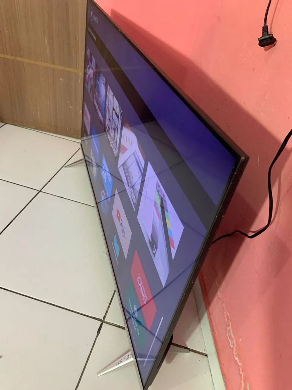 Smart TV Philips 50 polegadas 4K borda infinita comando de voz completo - Foto 5