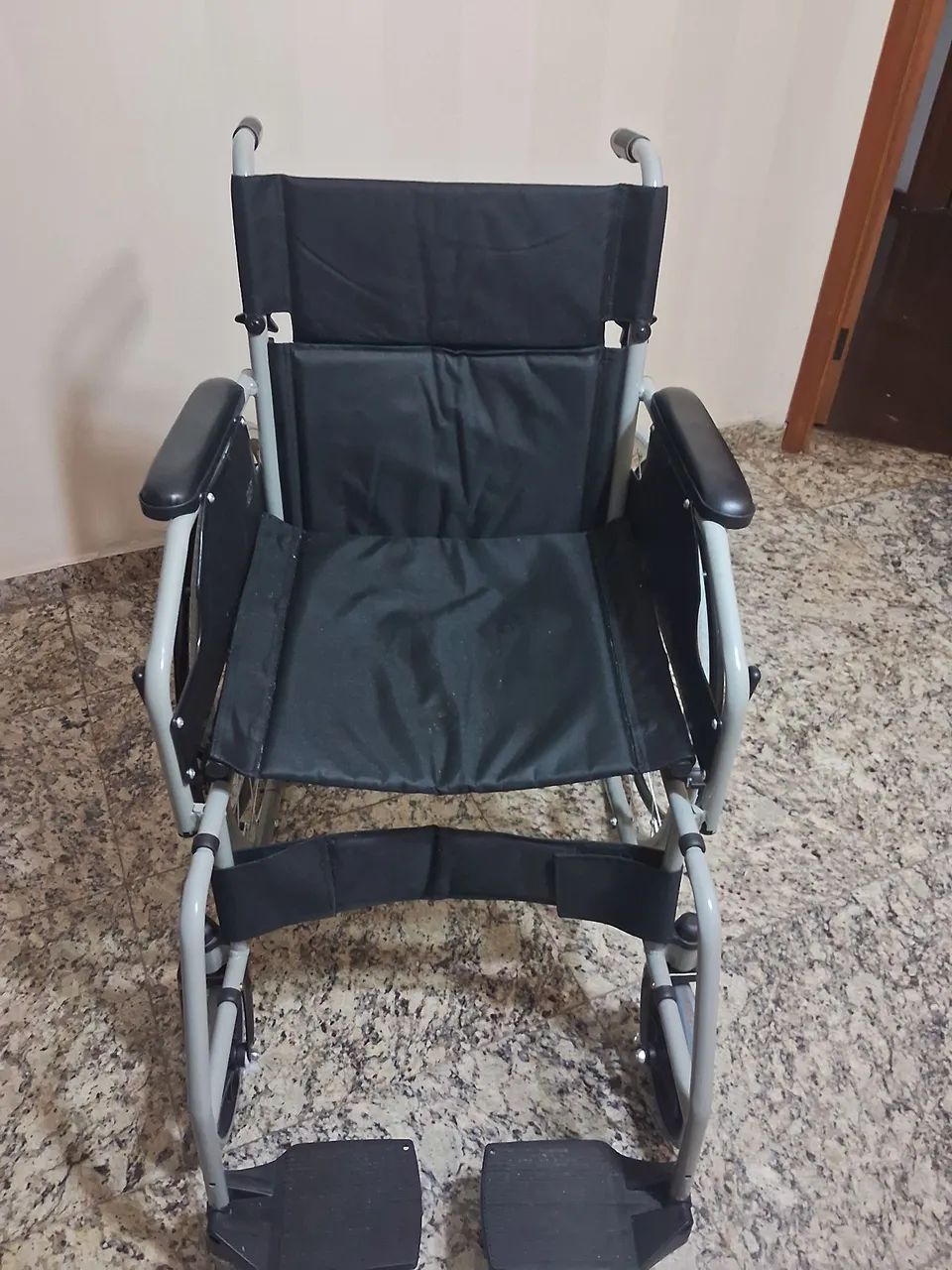 Vendo cadeira de rodas