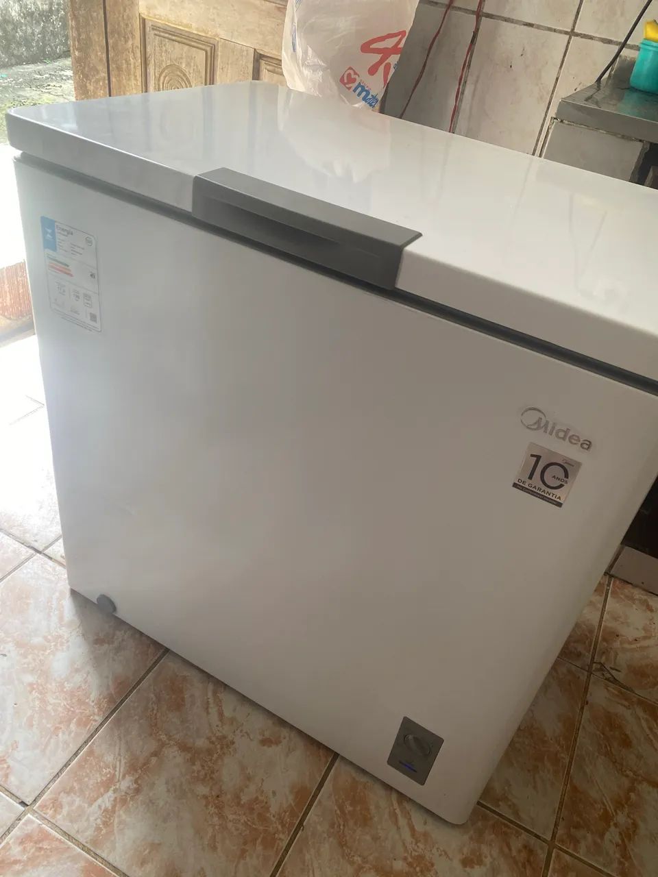Vendo freezer midea 198 L 