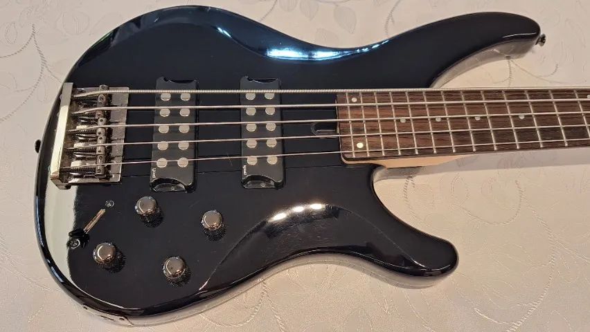 Baixo YAMAHA TRBX305