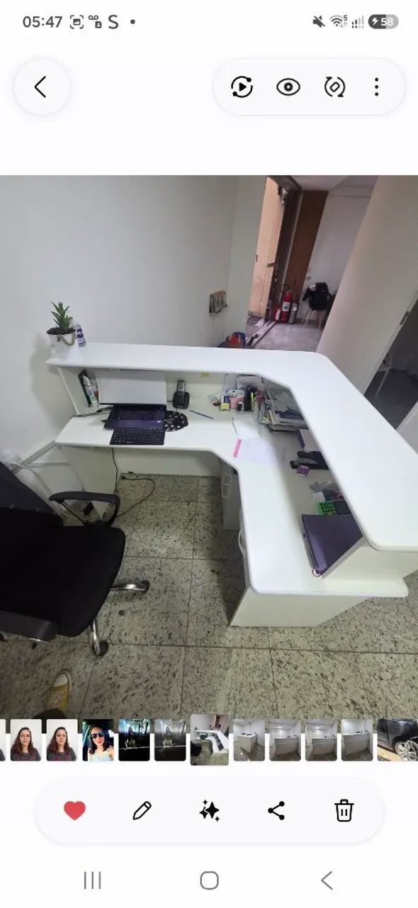 Balcão de recepção em L