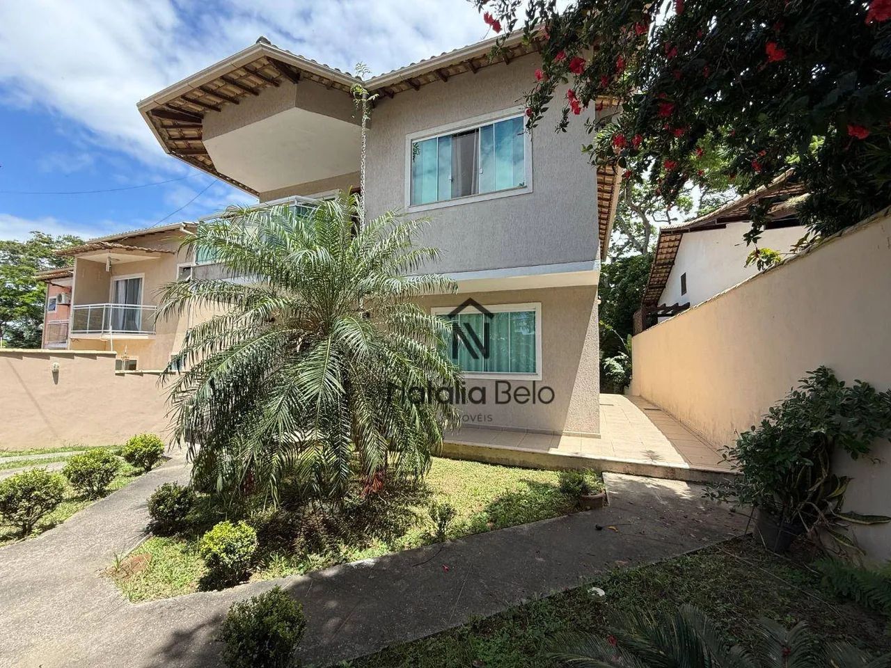 Casa no Centro de Rio das Ostras com 04 Quartos em terreno inteiro.