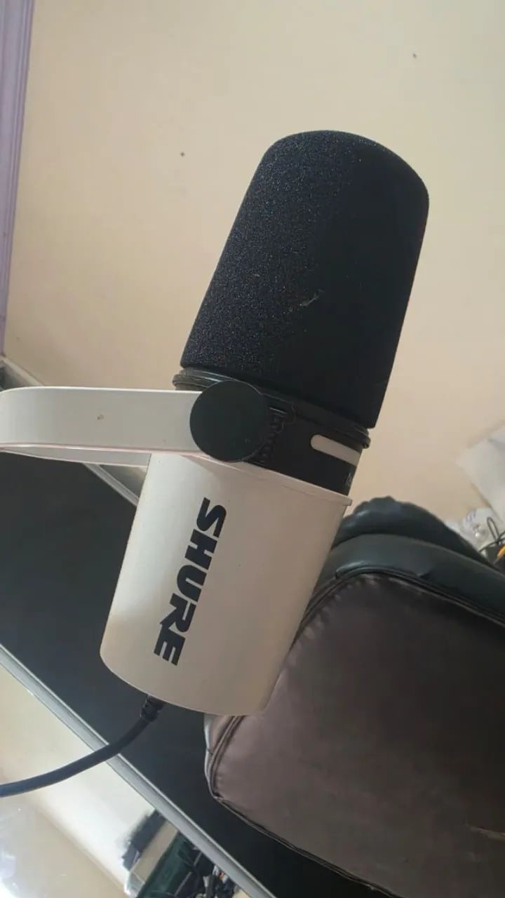 Microfone Profissional Shure MV7+