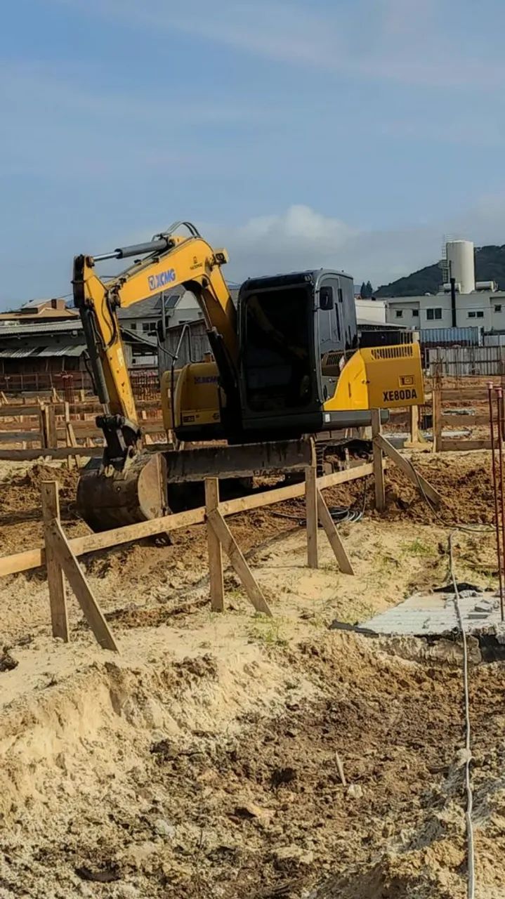 Locação de Máquinas/ Serviços Terraplenagem 