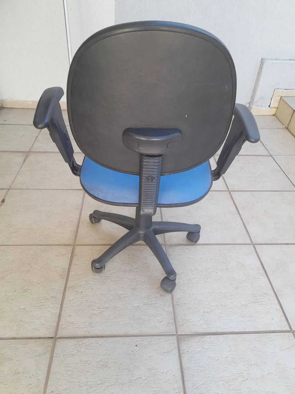 Cadeira giratoria escritório  - Foto 4