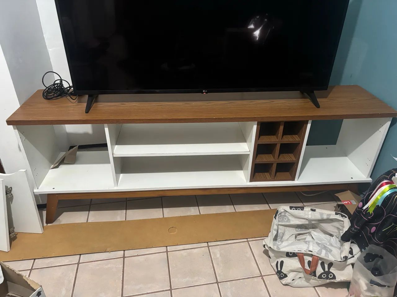 Rack com adega embutida 