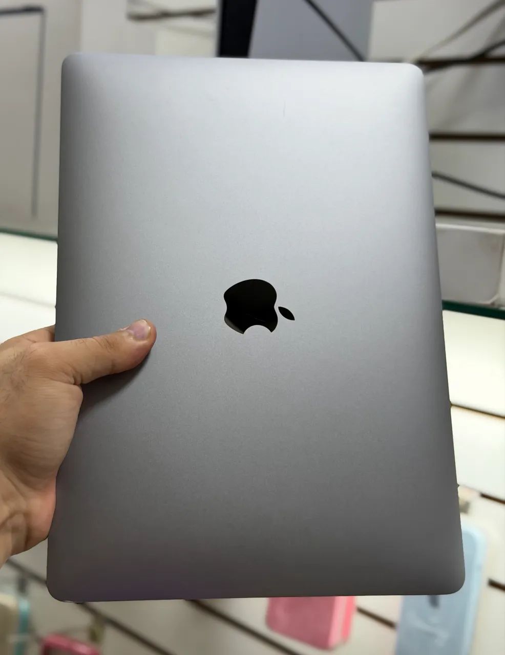 Macbook air m1 8gb / 256gb saúde da bateria 94%, tela danificada