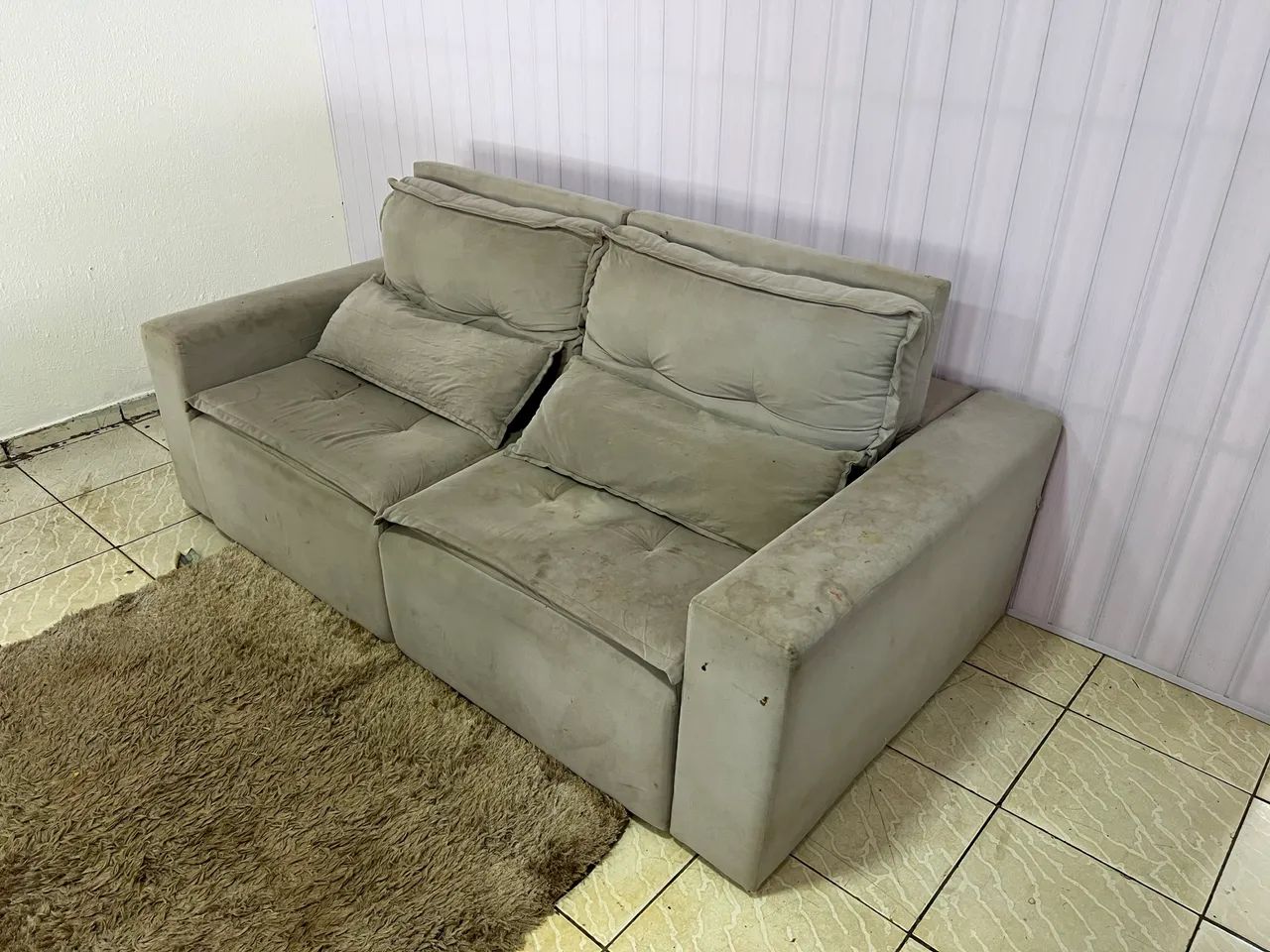Vendo sofá retrátil e reclinável madeiramento maciço usado Entrego * - Foto 3