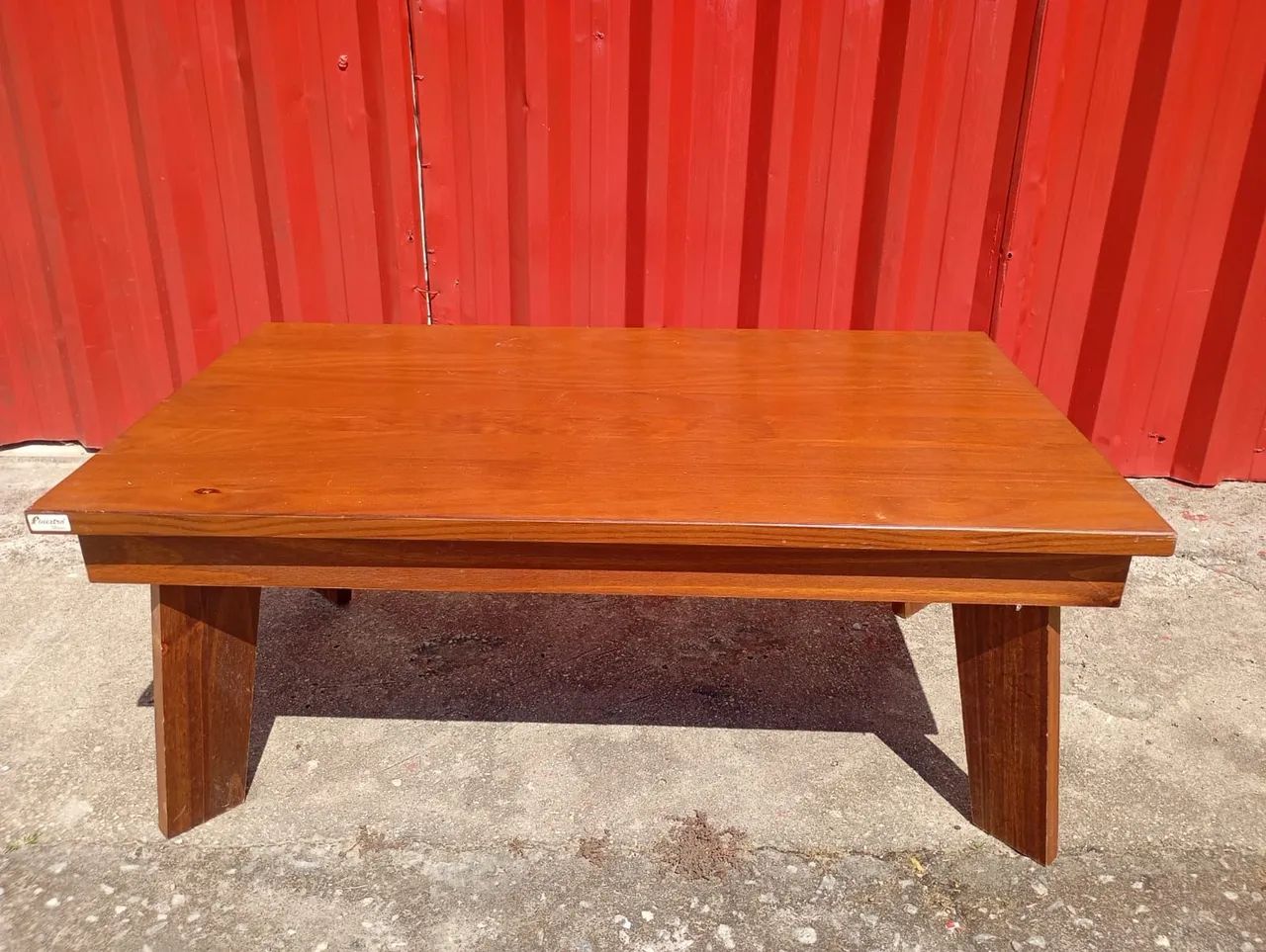 Mesa de centro estilo moderno ,em excelente estado.
