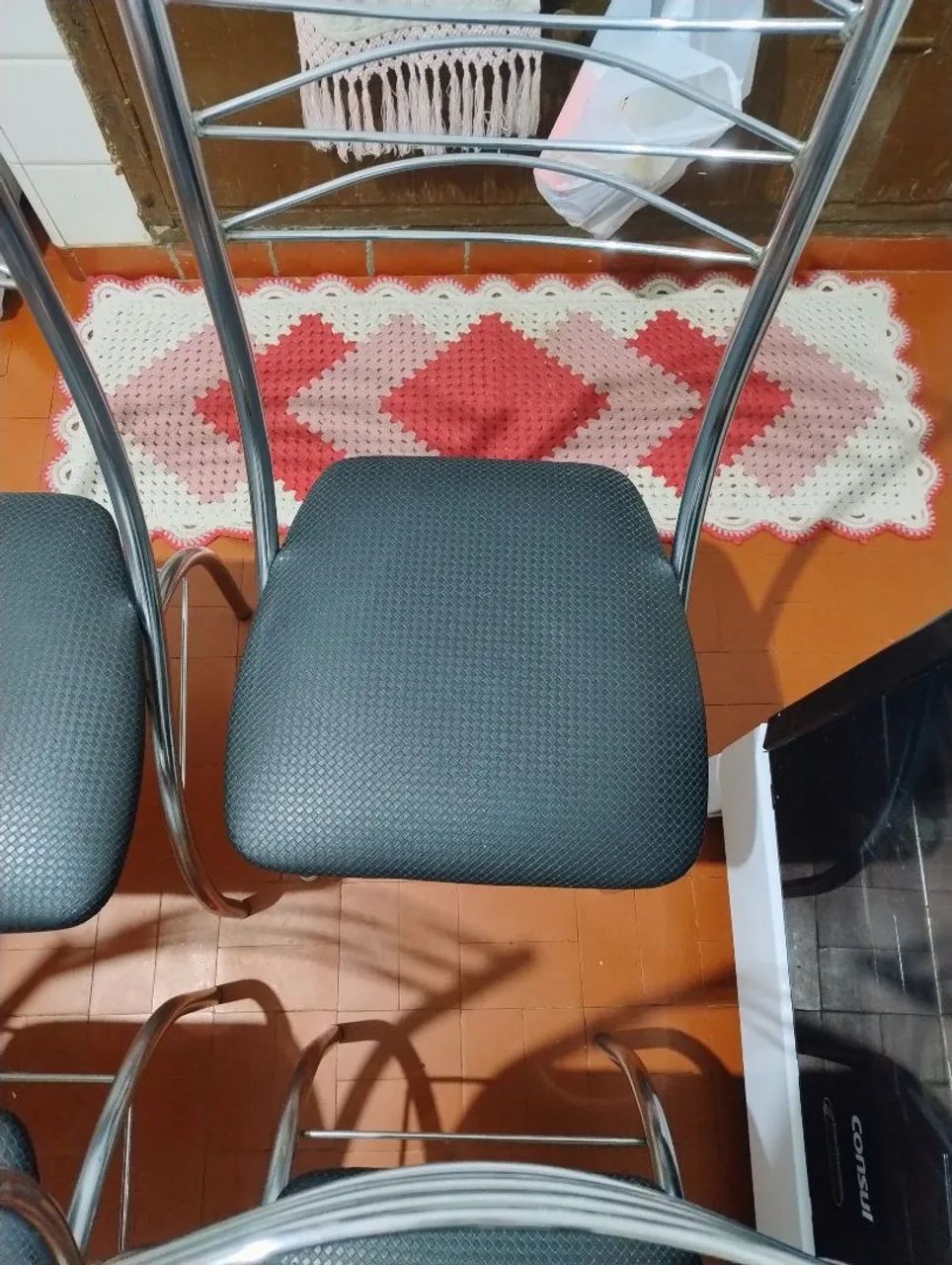 Mesa de vidro com 4 cadeiras  - Foto 3