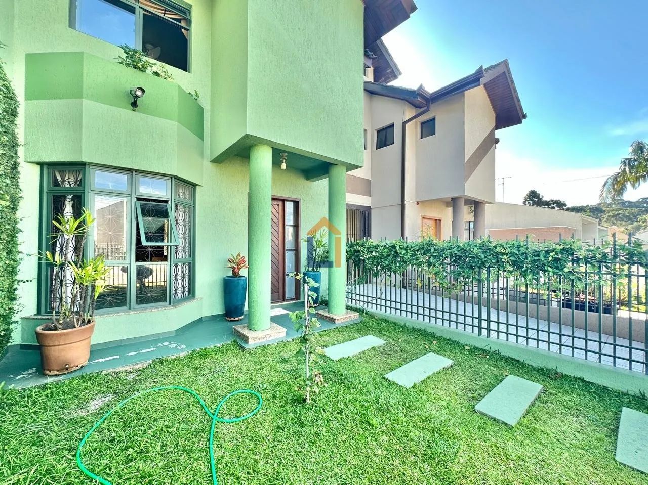 Sobrado Triplex com 250m² no bairro Atuba - Foto 2