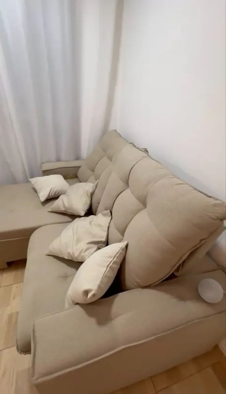 Sofá Retrátil linho cor areia