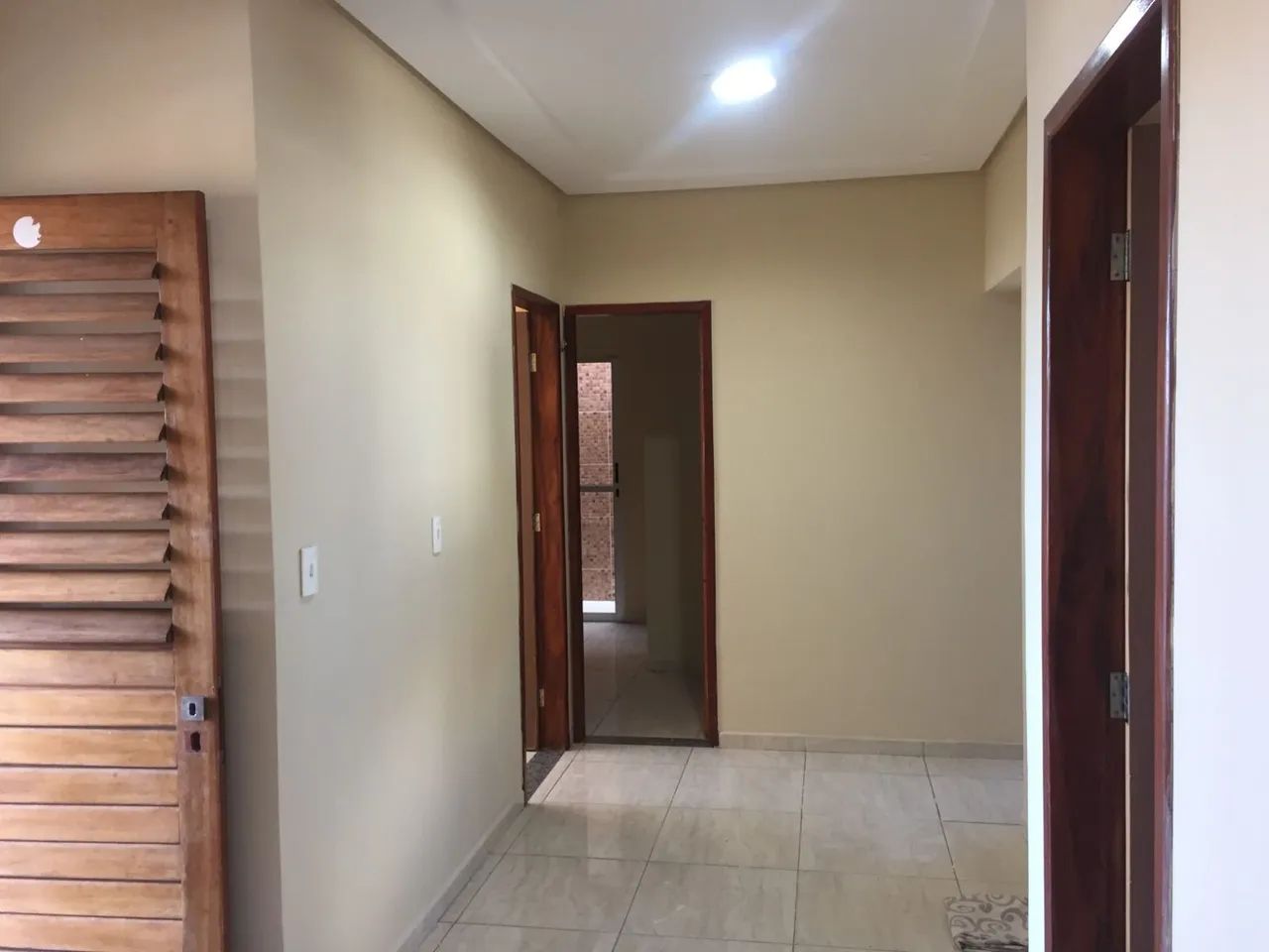 Alugo linda casa com mobília  - Foto 3