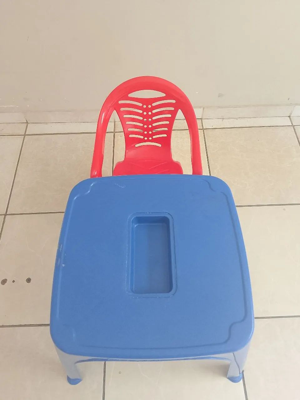 Vendo mesa com cadeira infantil e mesa de macarrão  - Foto 2