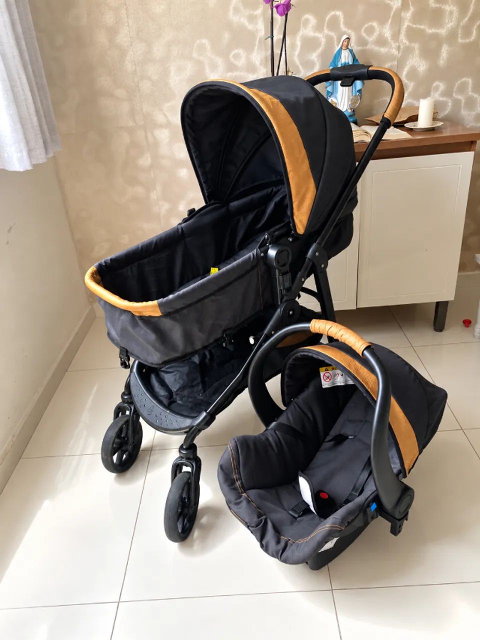 KIT CARRINHO DE BEBÊ MOISES COM BEBÊ CONFORTO. 