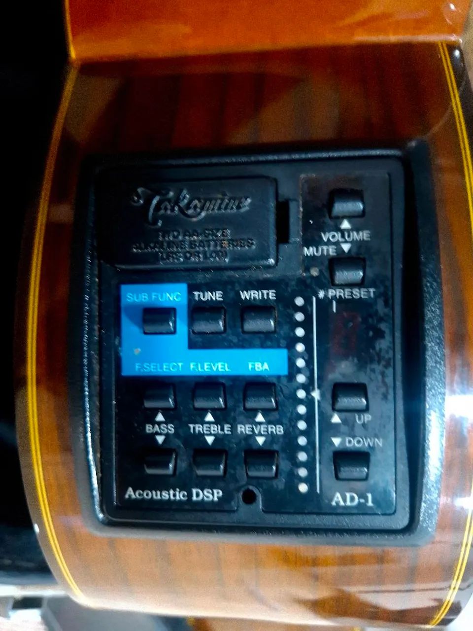 RARO!!! Violão Takamine CD132SC Clássico Japão, ano 2000, preamp DSP AD-1, case rígida  - Foto 2