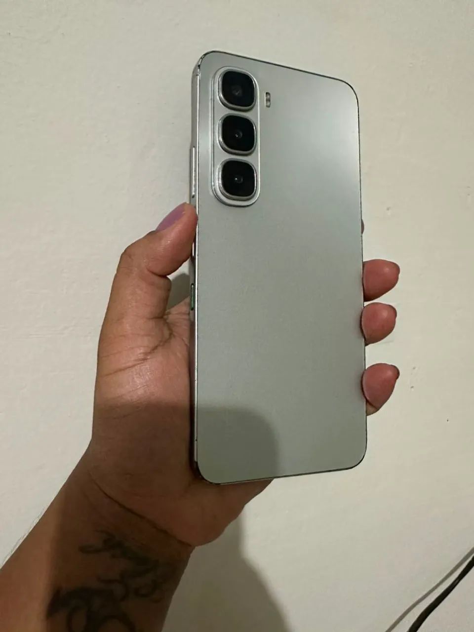 Vendo infinix hot 60i 256GB - Foto 3