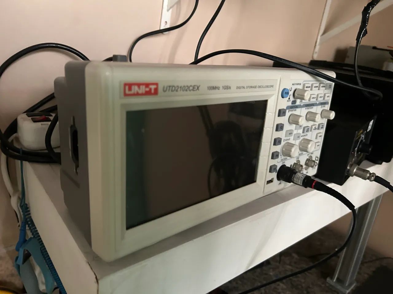 Osciloscópio De Armazenamento Digital Utd2102cex Novinho - Foto 2