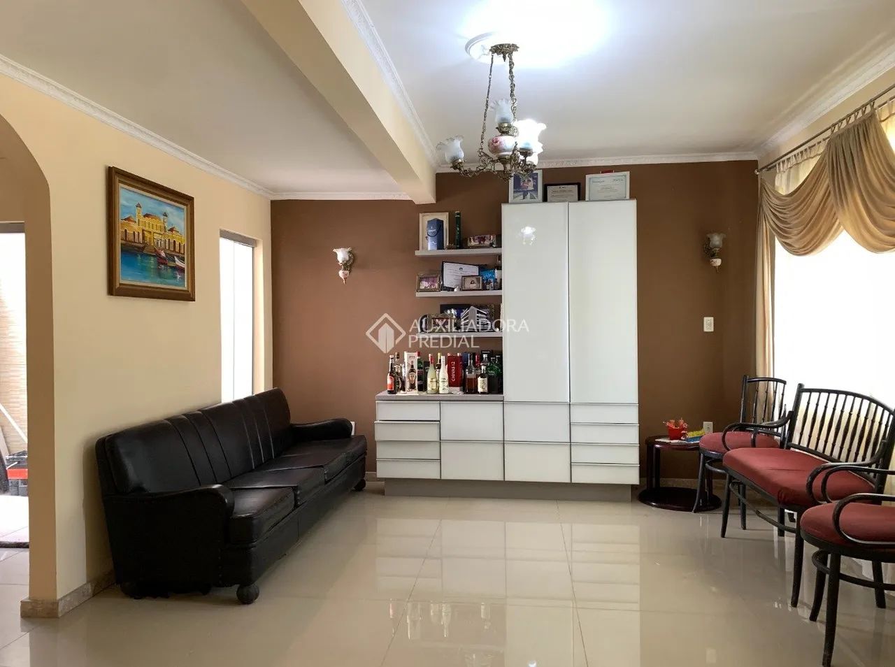 Casa de Esquina com 700 m² e Potencial Residencial ou Comercial - Foto 5