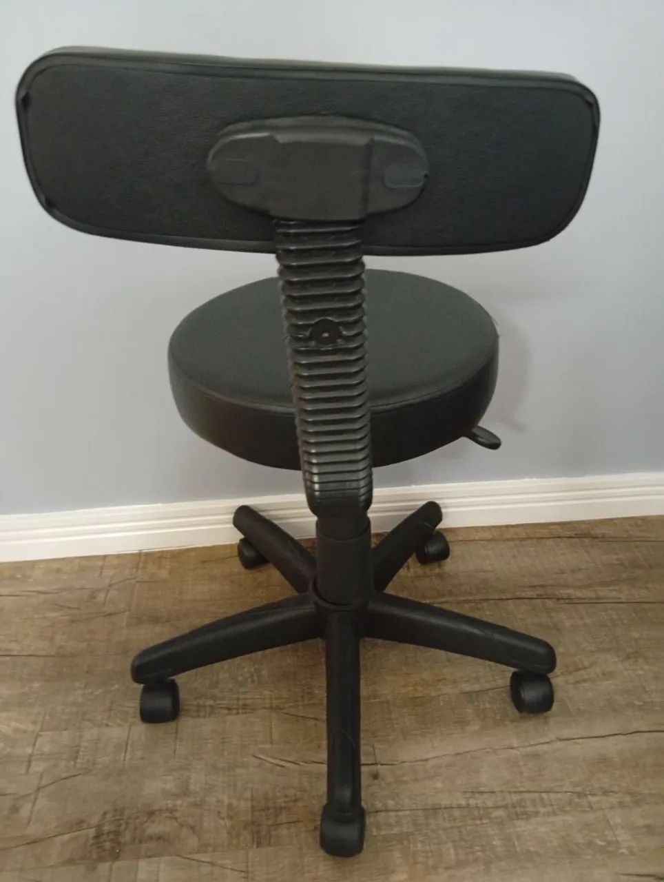 Cadeira de escritório/ Mocho para estética  - Foto 4