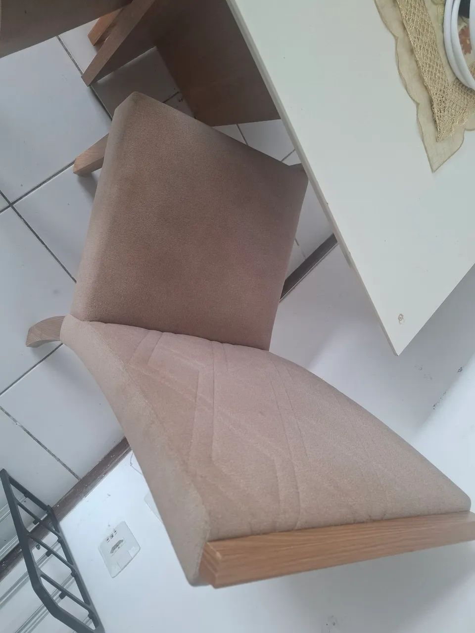 Mesa e cadeira