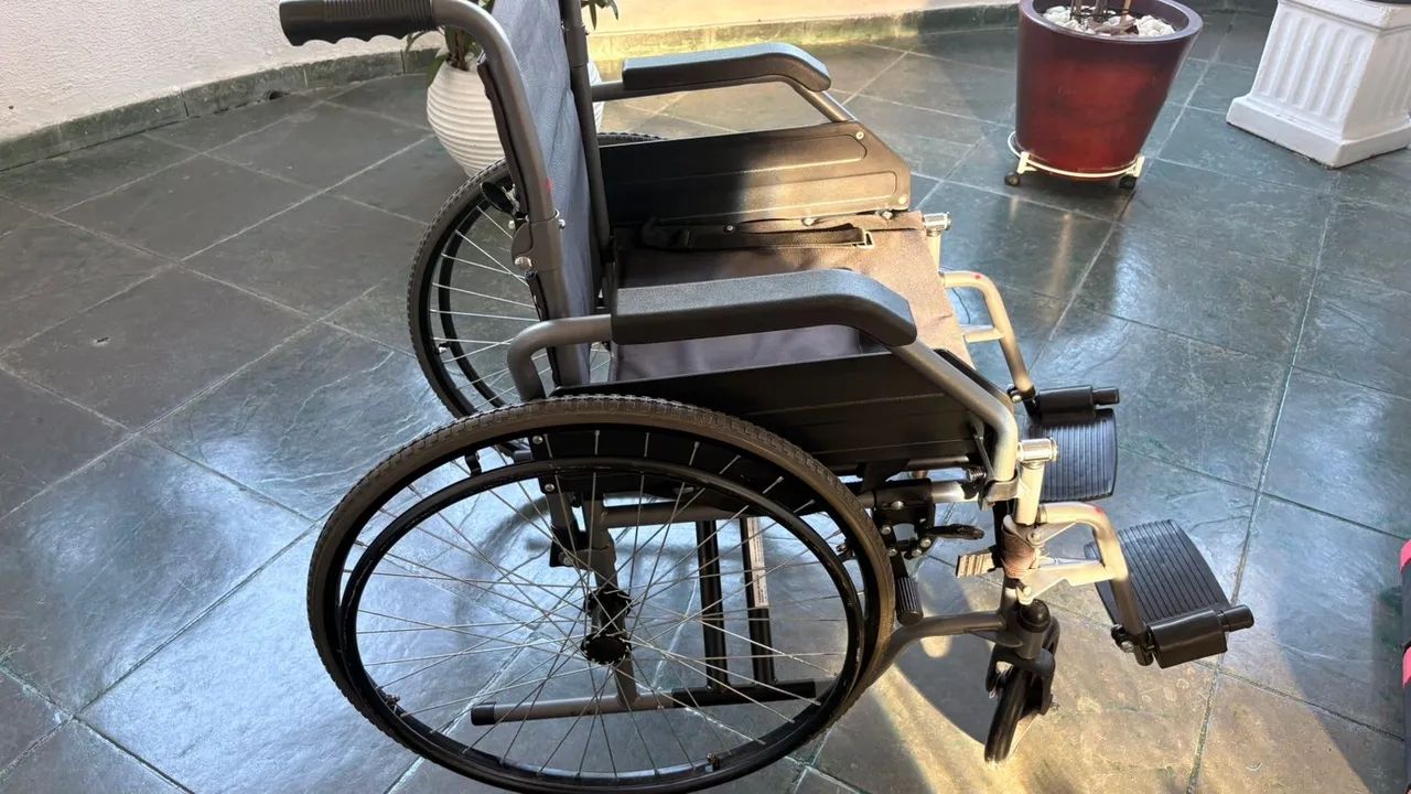 Cadeira de Rodas  - Foto 2