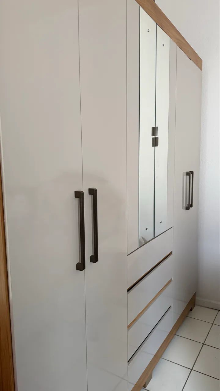 GUARDA-ROUPA COM ESPELHO - EXCELENTE ESTADO - Foto 2