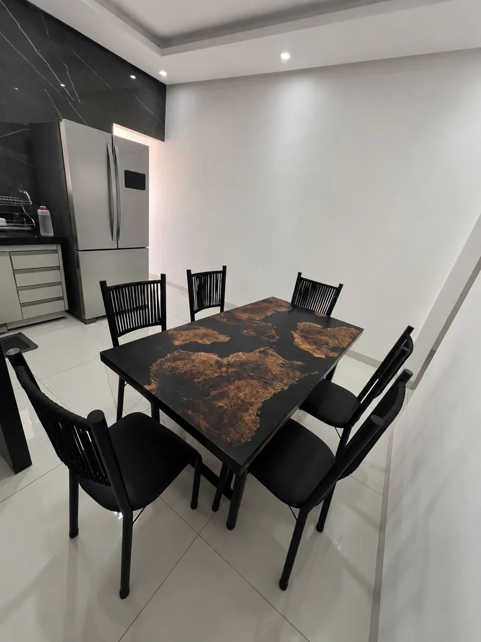 Mesa premium com resina e madeira  - Foto 4