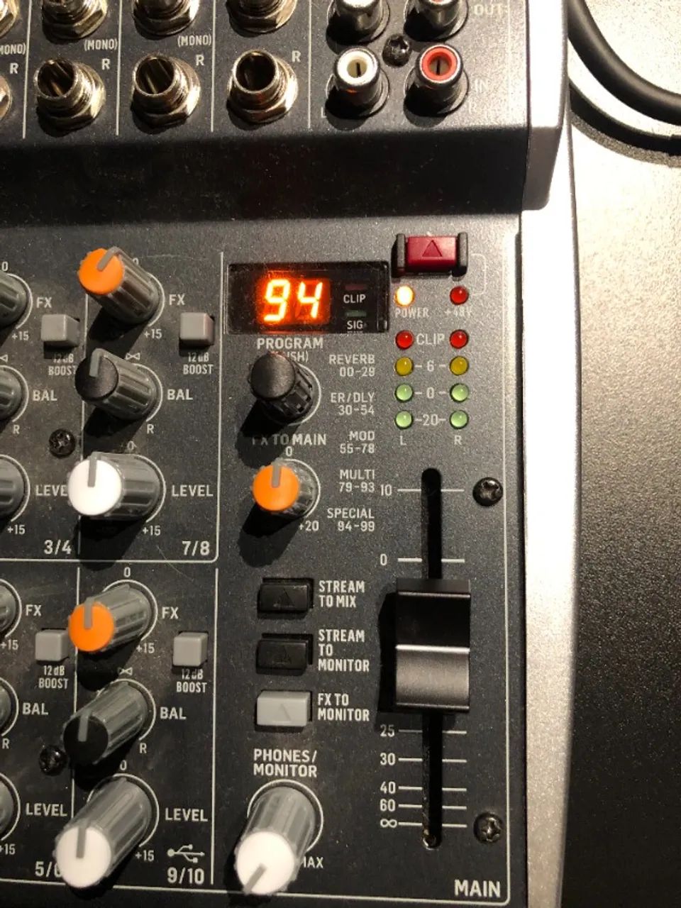 [VENDO] Mesa de Som Behringer Xenyx 1002SFX - 10 Canais com Interface USB e Efeitos Klark  - Foto 3