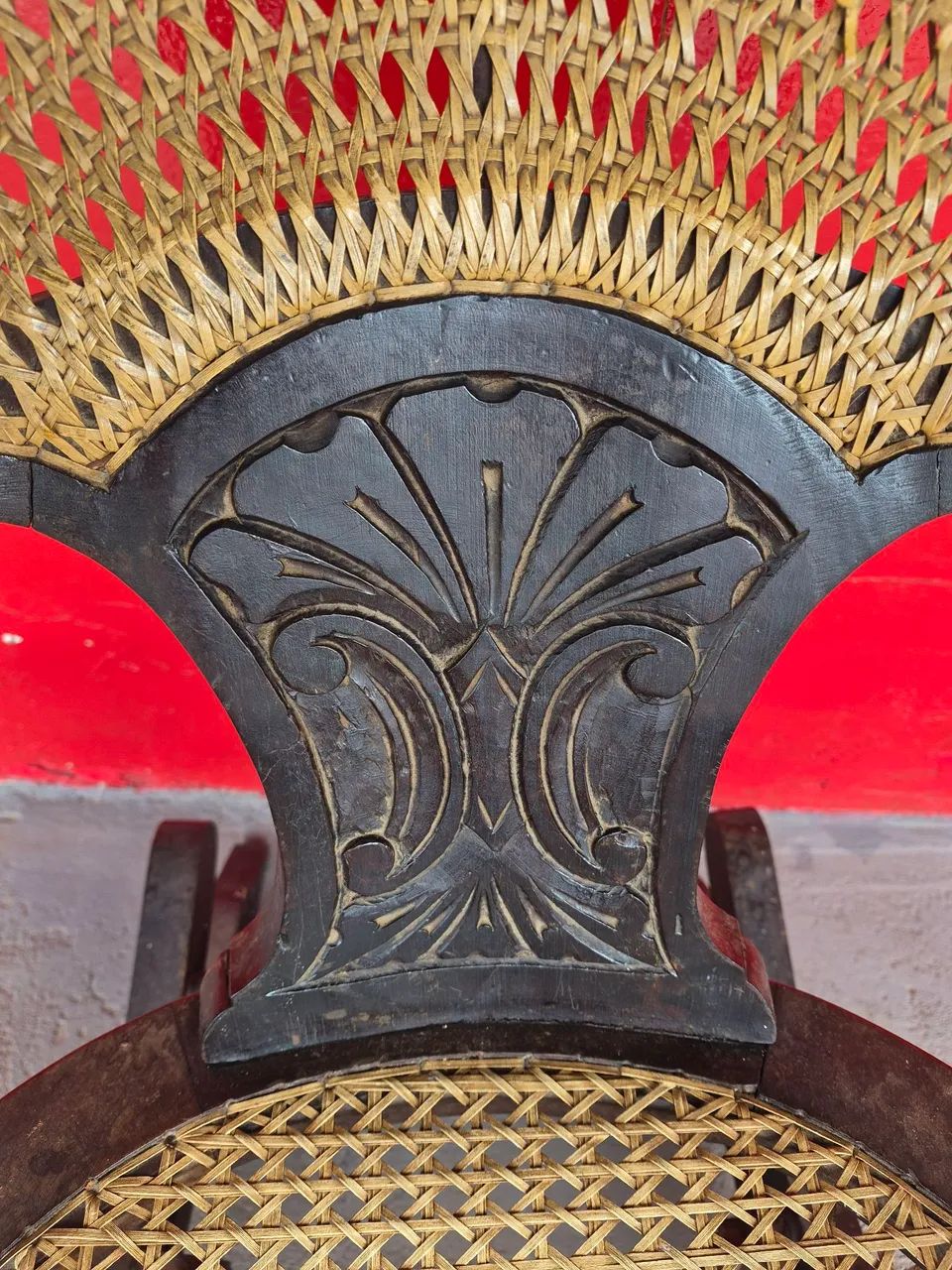 cadeira de balanço colonial estilo leque  madeira nobre - Foto 4