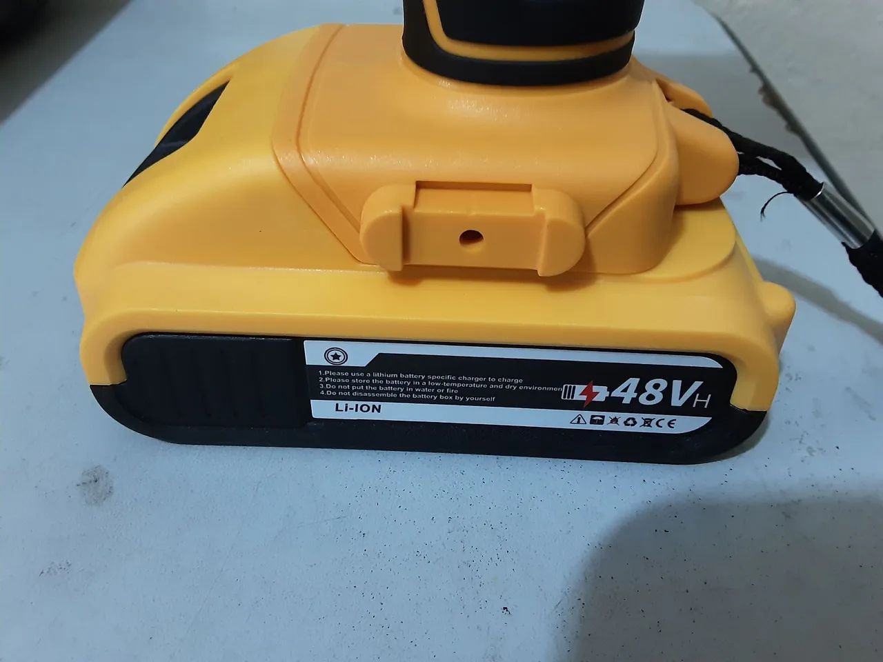 Parafusadeira com 2 baterias de lition de 48 volt - Foto 5