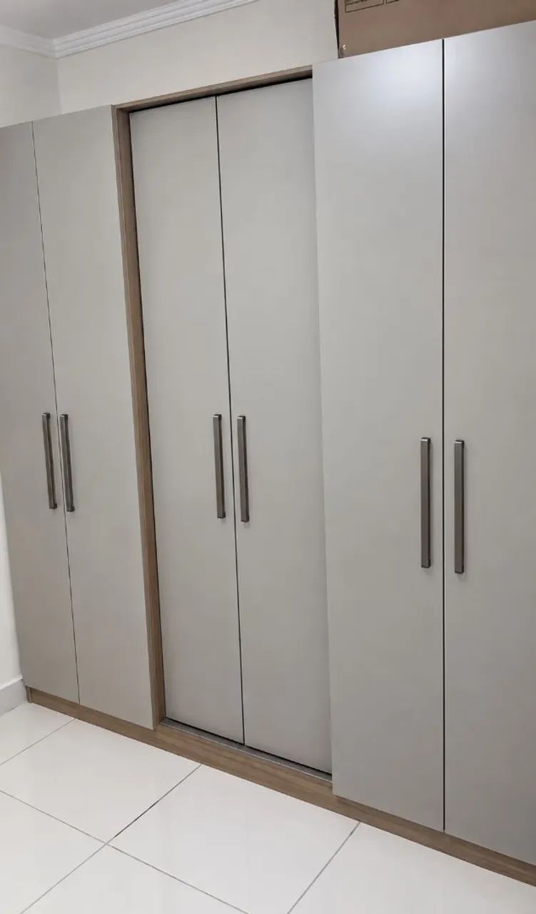 Guarda roupas grande de mdf e 6 portas lindo