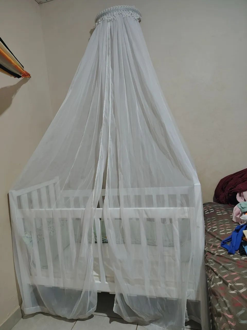 Berço com colchão e mosqueteiro 