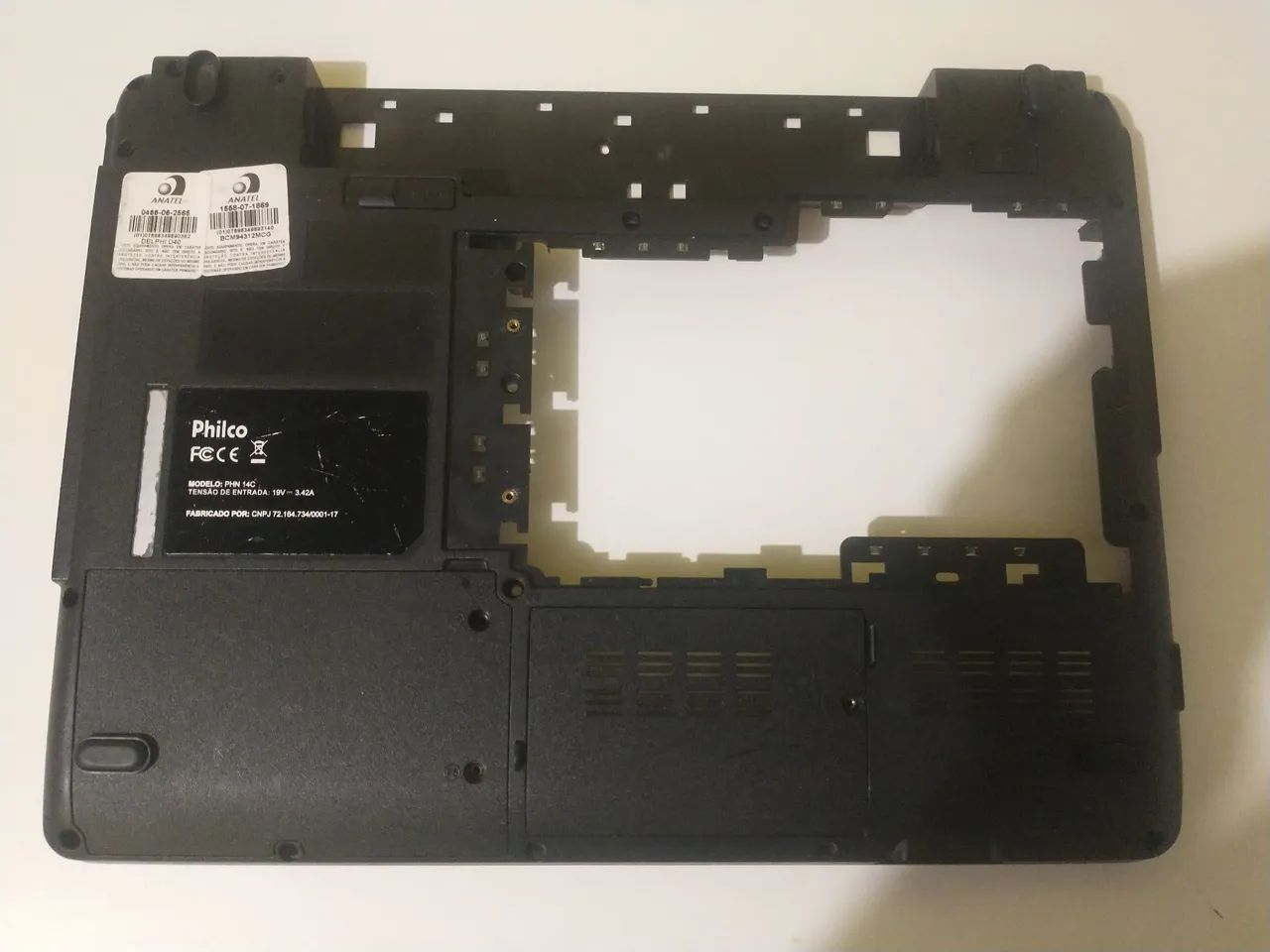 Parte inferior do notebook Philco PHN 14C 