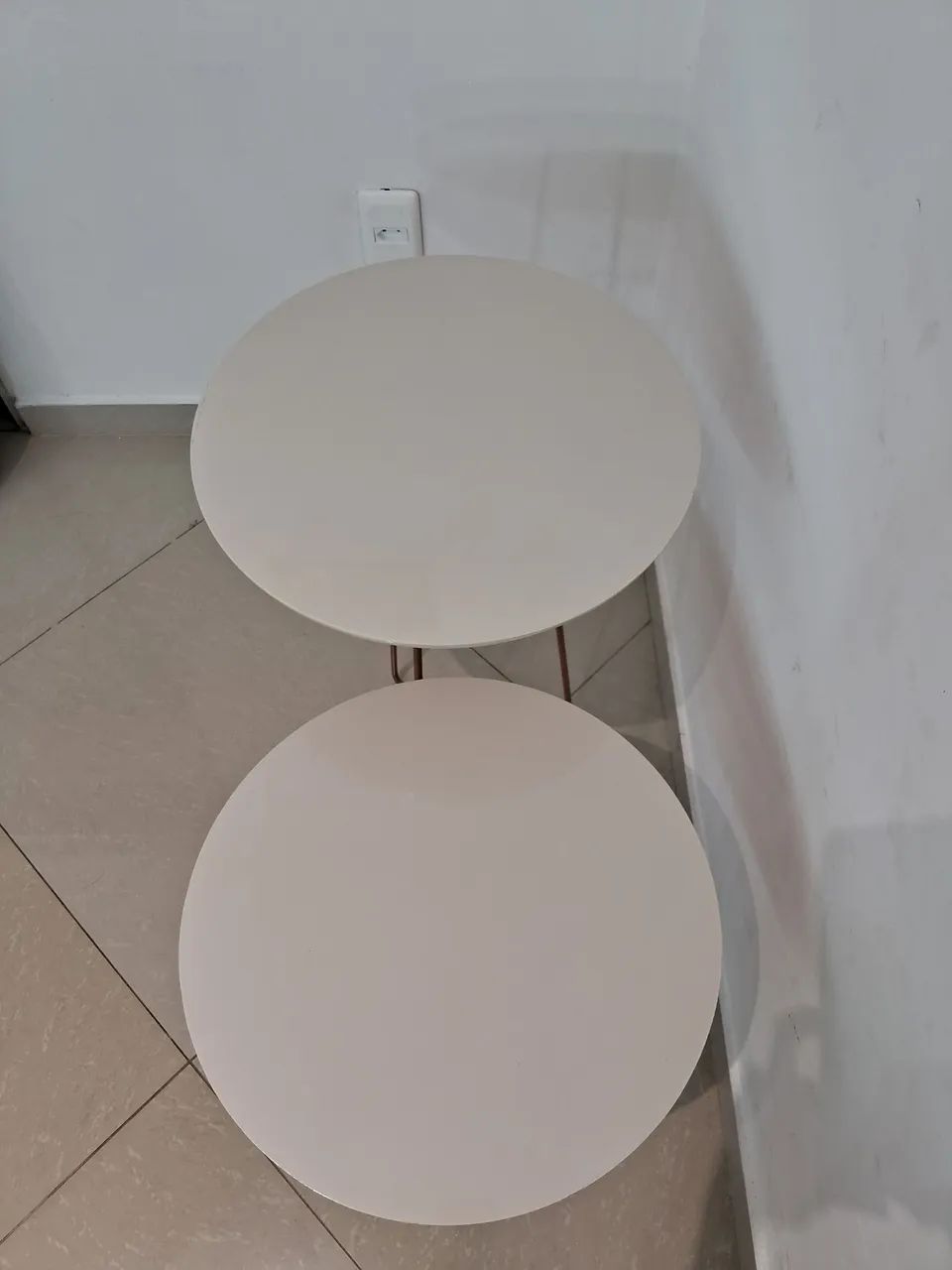 Conjunto de 2 mesas de canto. - Foto 2