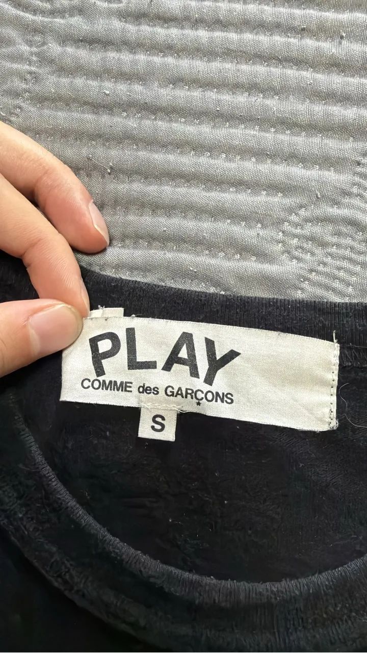 CAMISETA COMME DES GARÇOM (CDG) - Foto 2