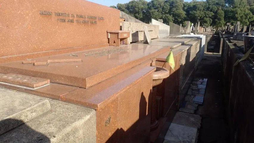 Jazigo Perpétuo Cemitério Do Caju RJ - Foto 4