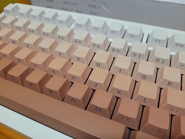 Teclado Mecânico GMK87 Creme - Foto 3