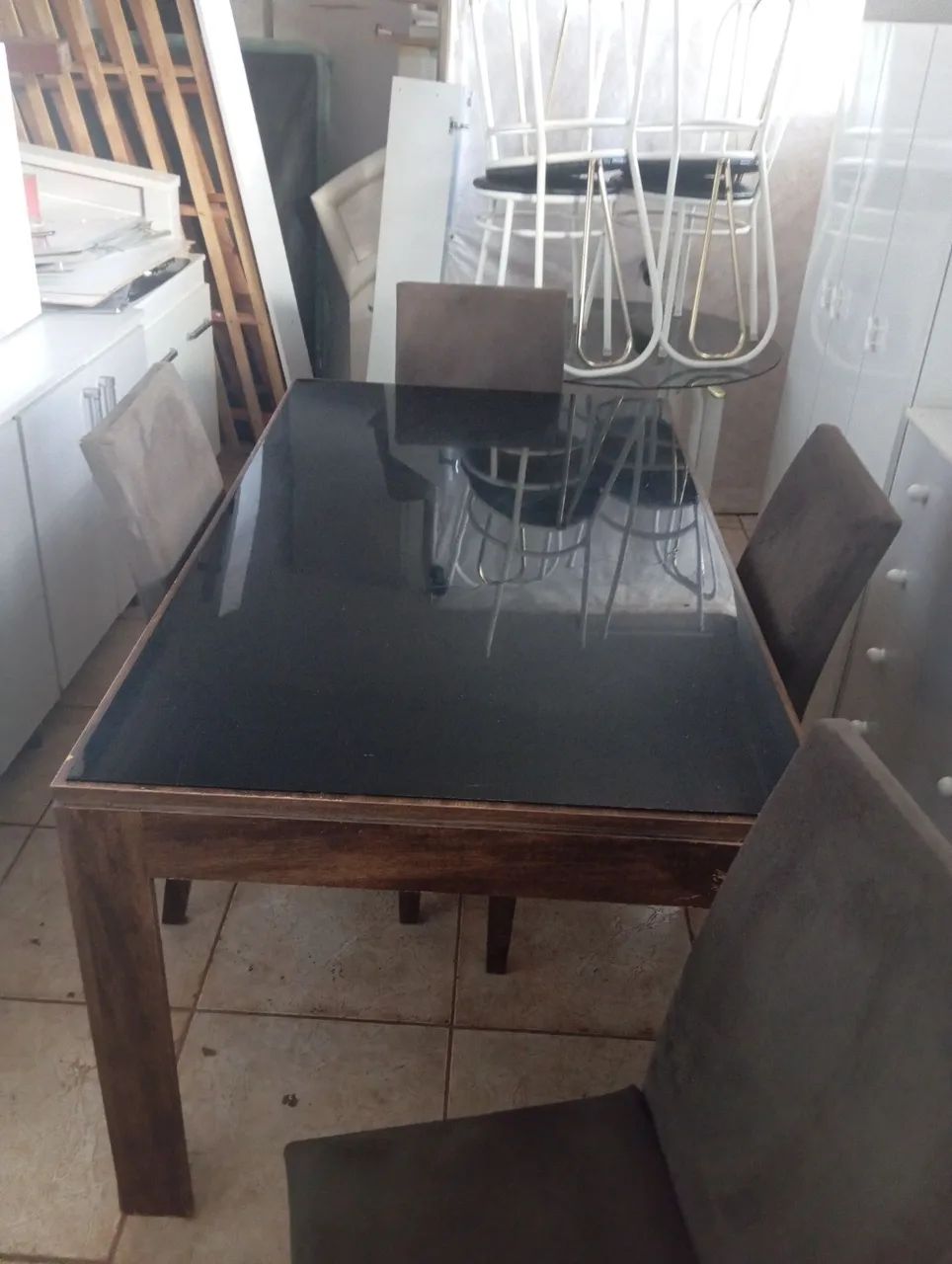 Mesa com 4 cadeiras  - Foto 2