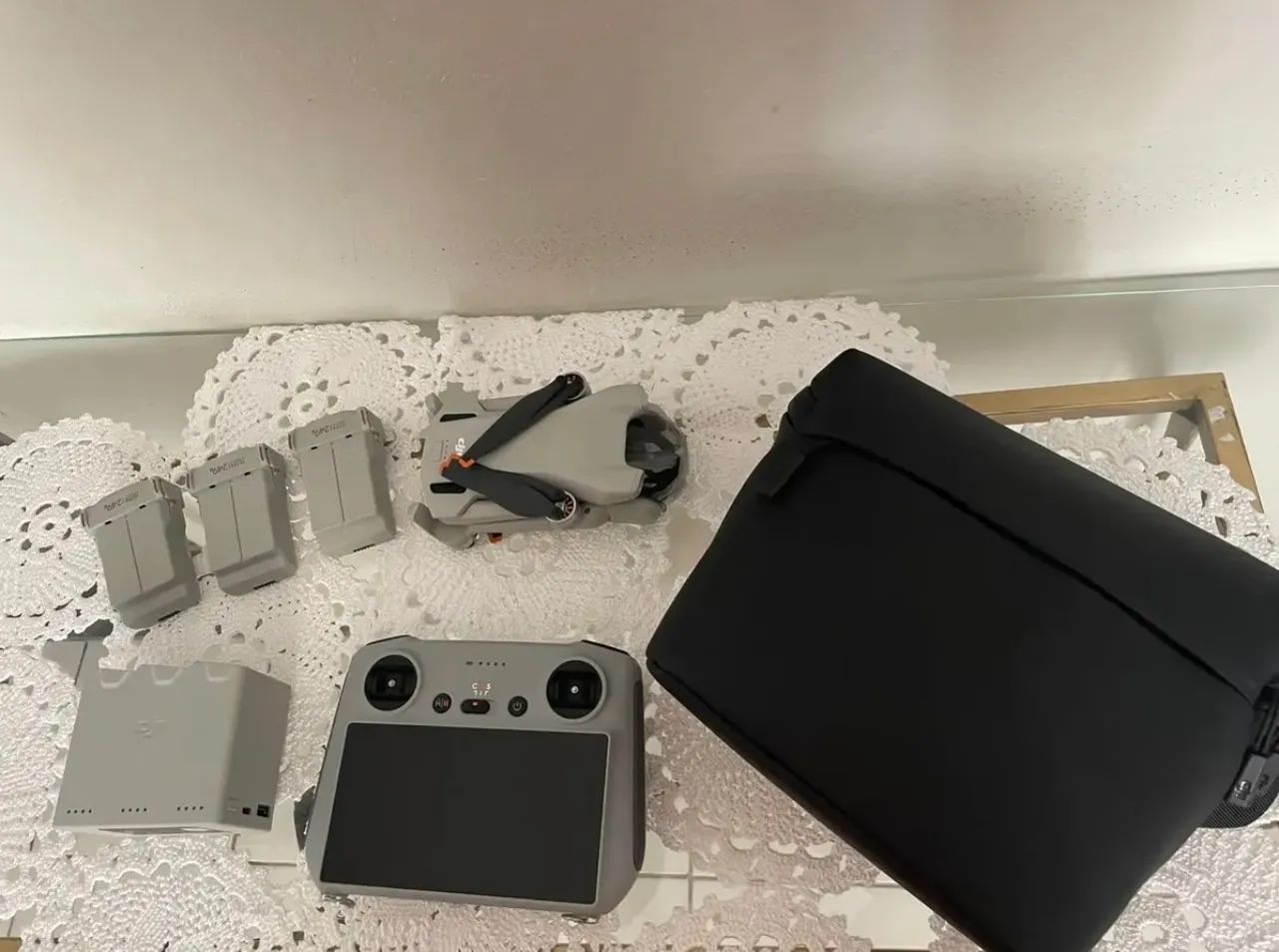 Drone Dji Mini 3 combo Fly More + Controle com Tela - Foto 2