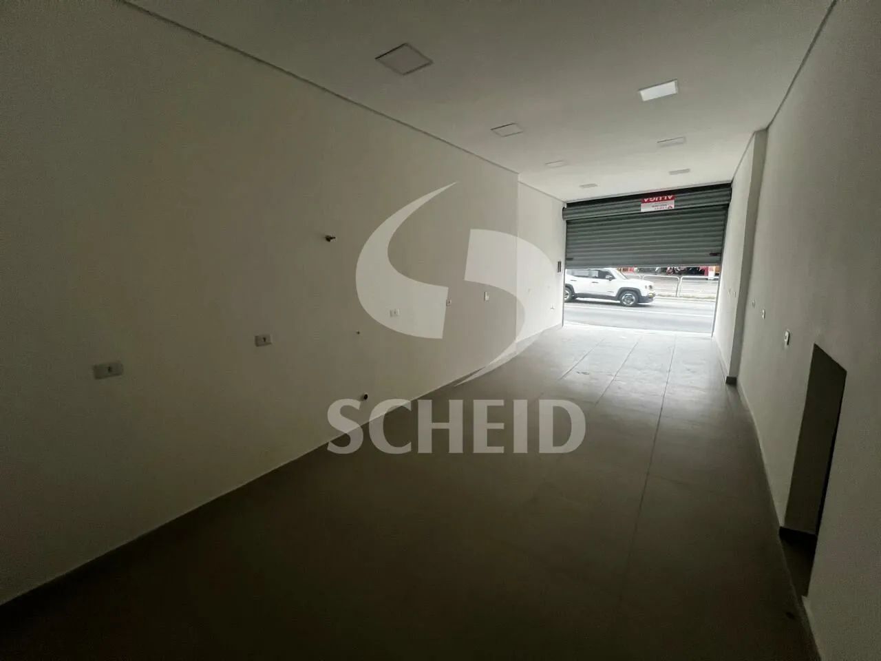 Prédio Comercial á venda na Avenida Interlagos! Possui 4 escritorios de 58m2 e salão comer