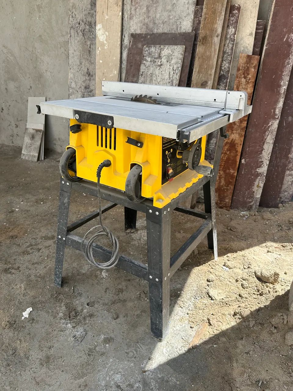 Serra Circular Bancada 10pol 2000w Com Disco Sst2001 Stanley