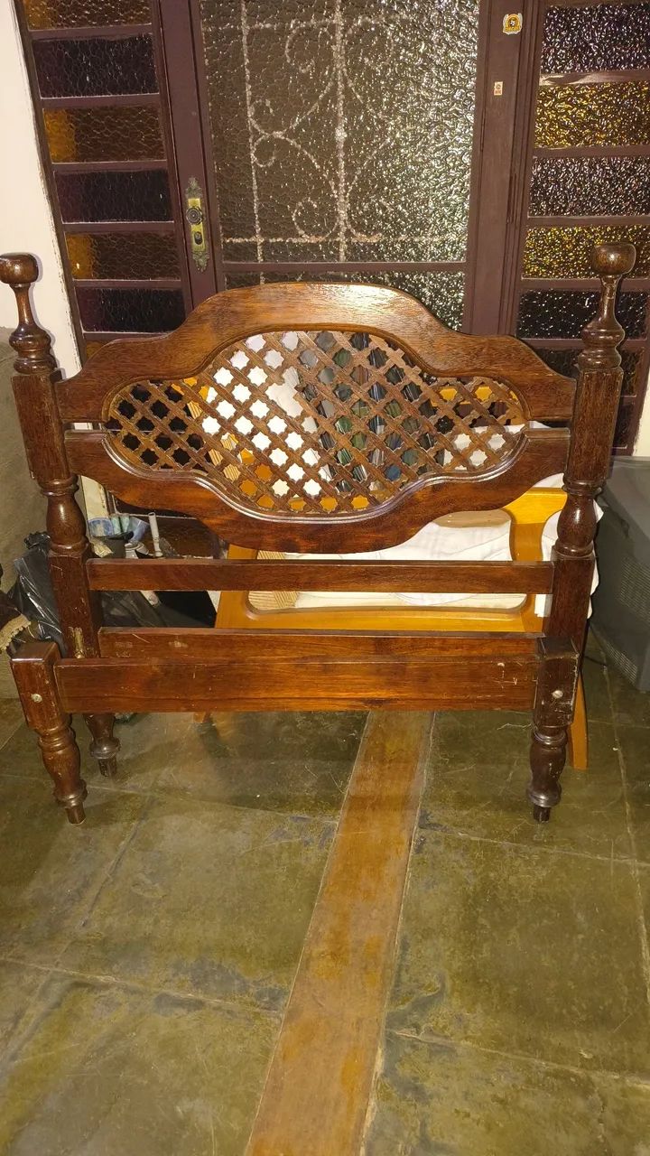 Cama solteiro excelente estado 