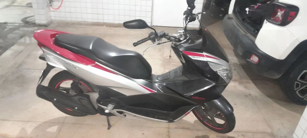 Vendo PCX bem novinha - Foto 2
