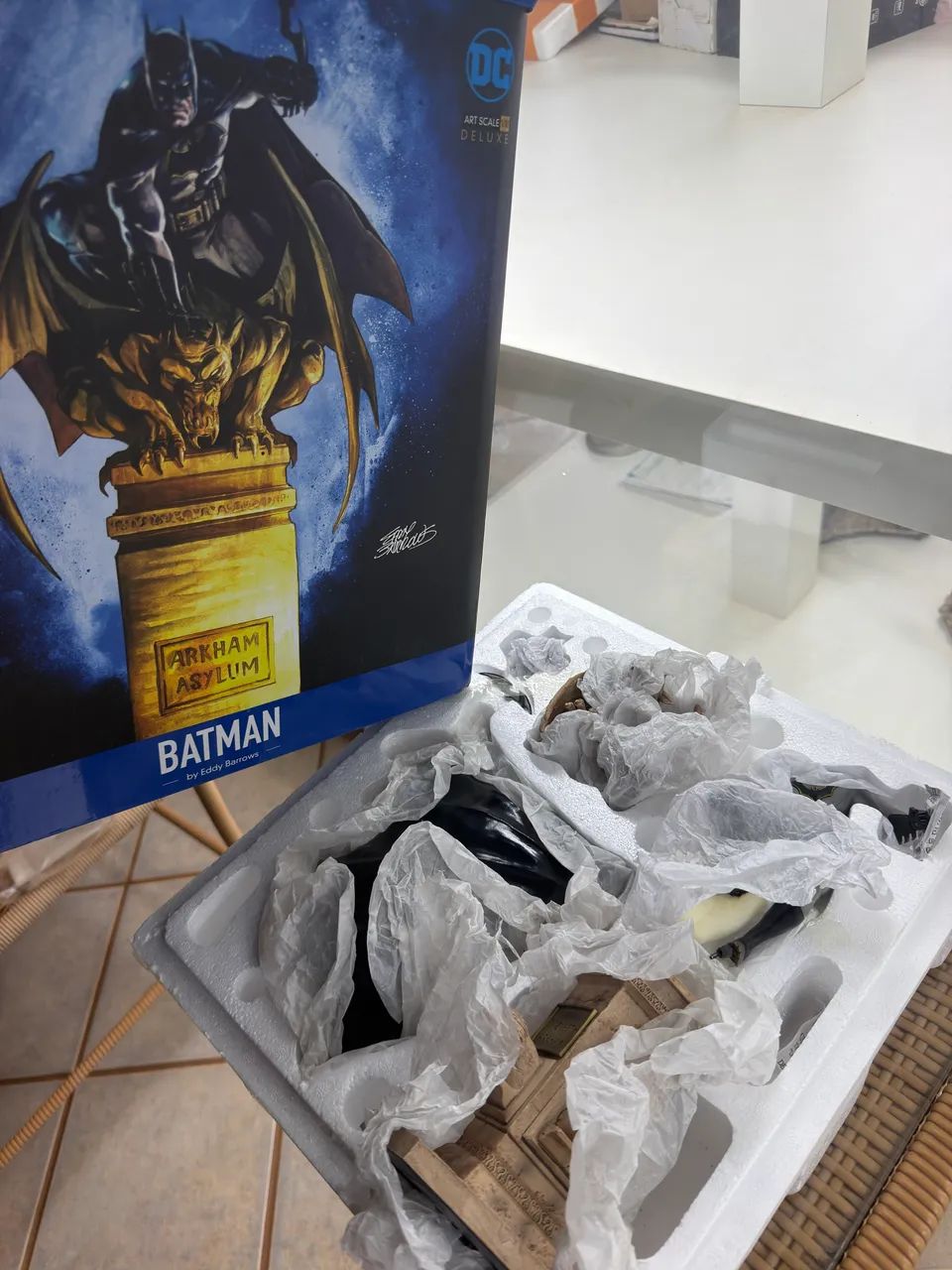 Batman Eddy Barrows - Iron Studios - Perfeito - Na Caixa - Foto 3